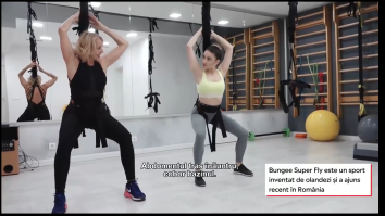 Doua femei practice bungee super fly