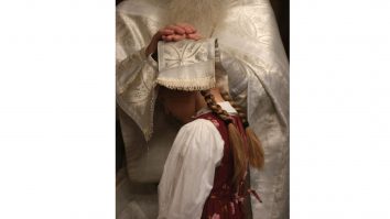 AUDIO. Un preot încearcă să seducă o minoră în timpul spovedaniei: „Eu știu că ție îți place de mine și mie îmi place de tine”