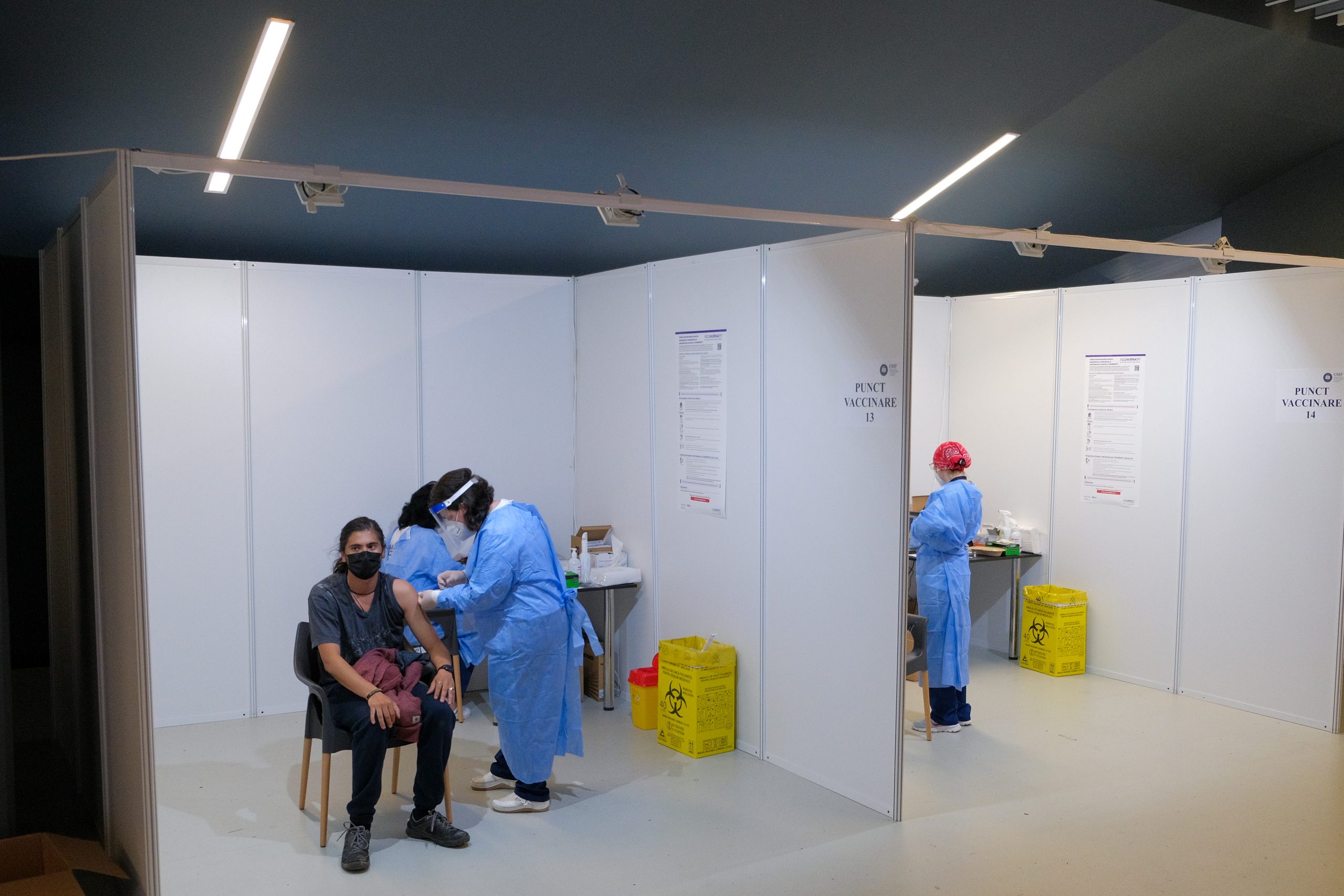 Am ajuns codașii Europei la vaccinarea anti-COVID-19. Doar 27% din populația României a primit prima doză