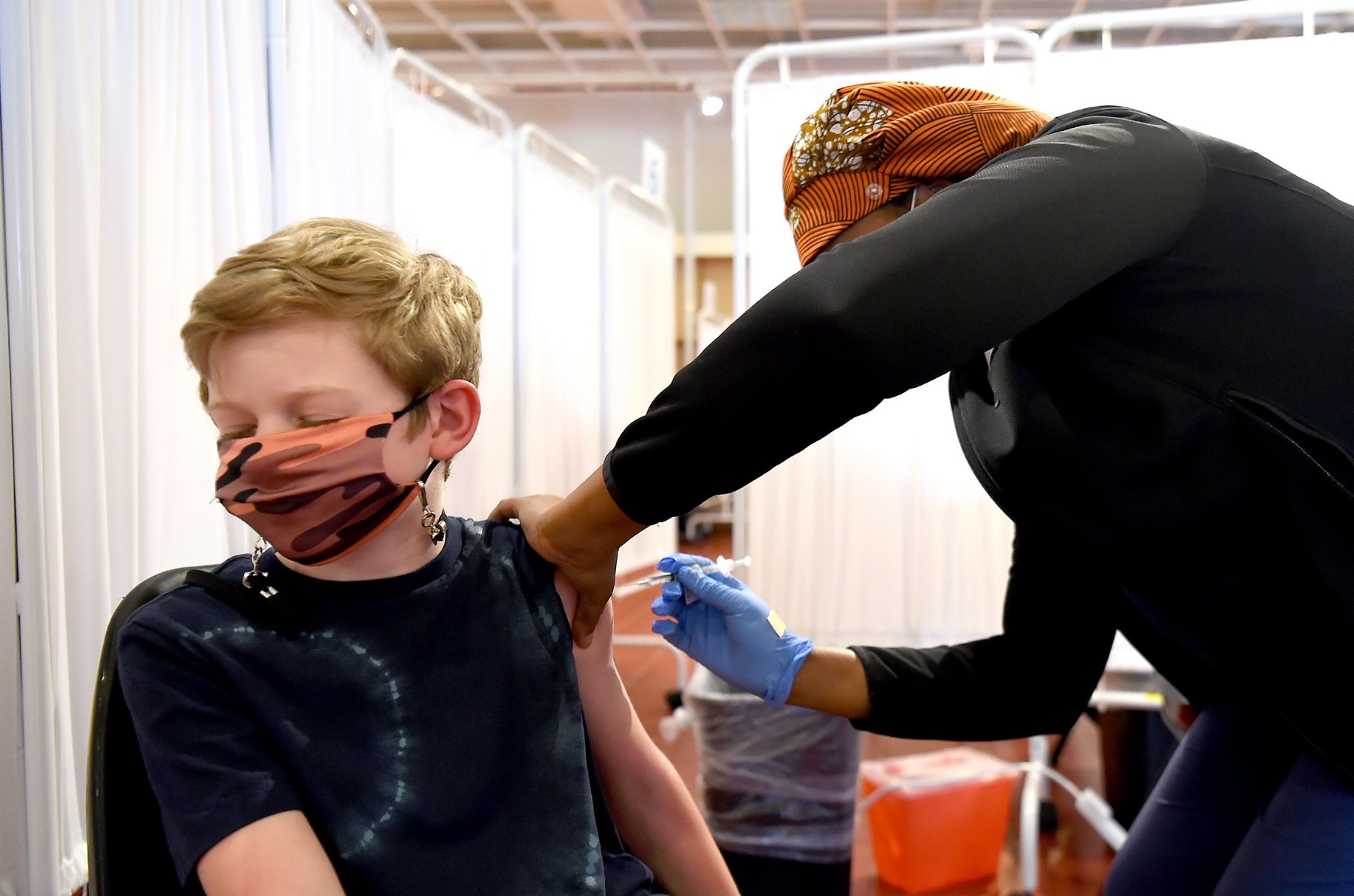 Ce spun medicii din România despre imunizarea copiilor? Mihai Craiu: „Trebuie să îi întrebăm și pe cei mici ce cred ei despre vaccinare”