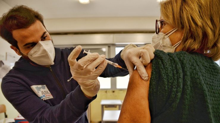 Cât de departe suntem de imunitatea colectivă? Predicțiile cercetătorilor: „Ar putea dura ani de zile”