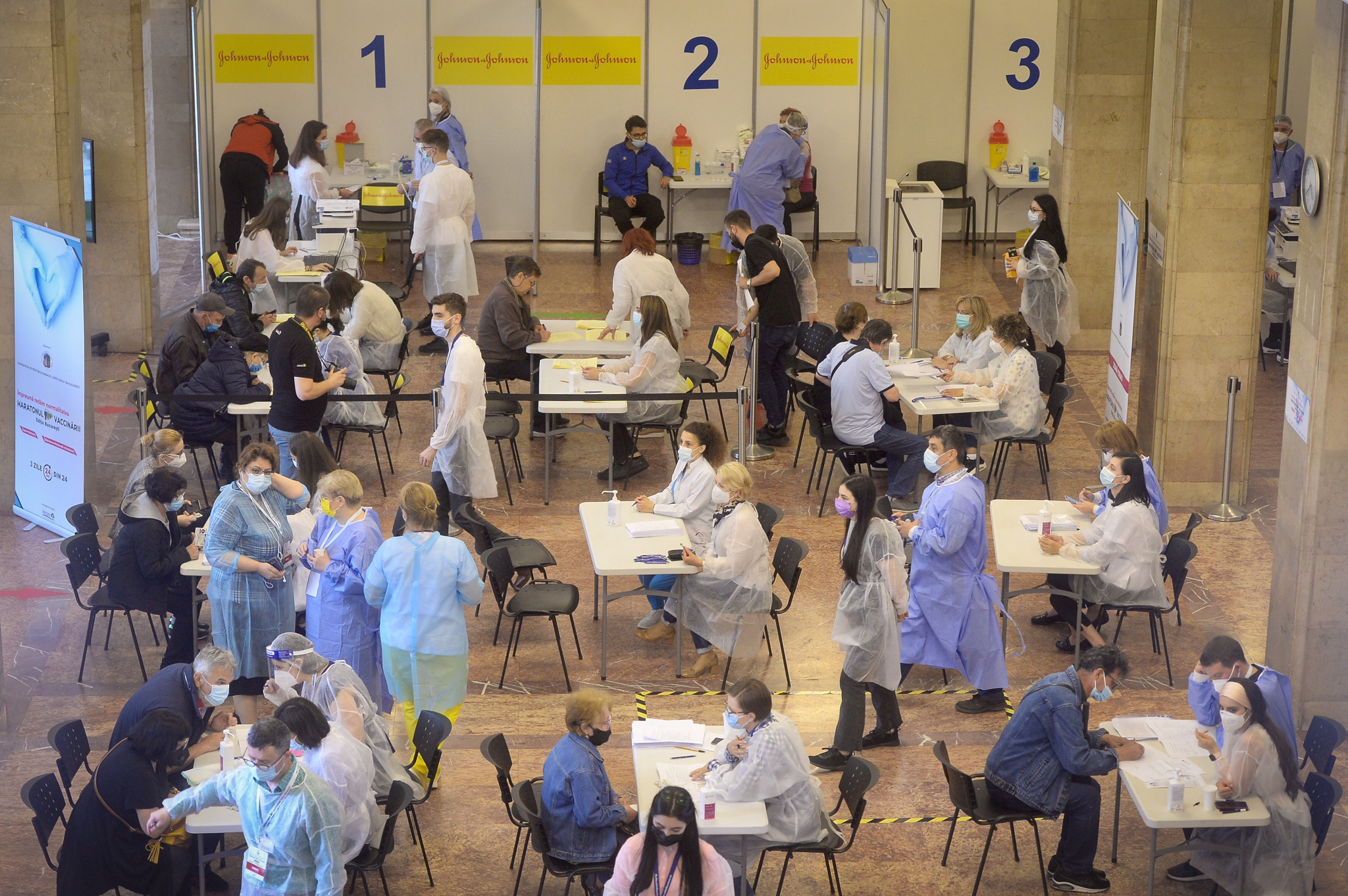 Cum a decurs etapa a doua a maratonului de vaccinare din București. Sute de oameni au stat la coadă pentru a primi serul