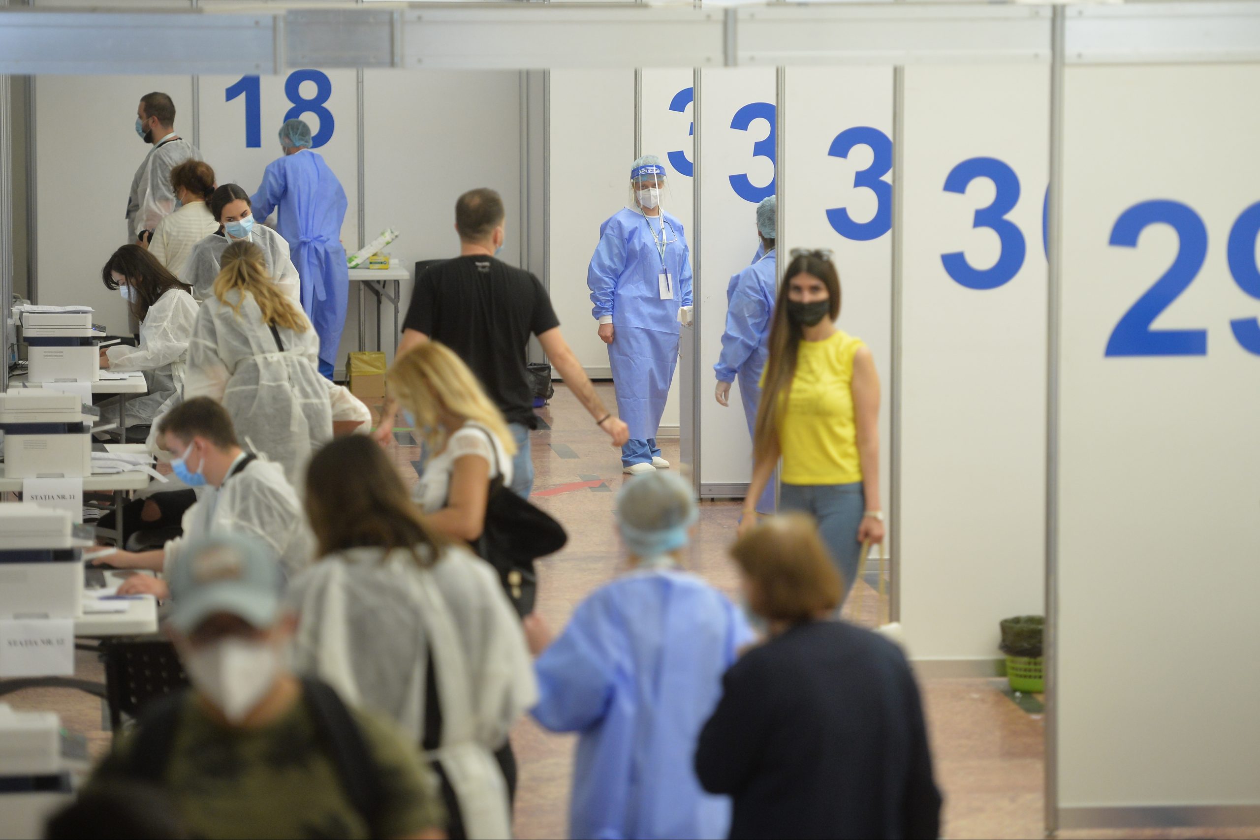 Când vor fi vaccinaţi copiii împotriva coronavirusului. Ministrul Sănătăţii: „Sunt prima care merge cu copilul la vaccinare”