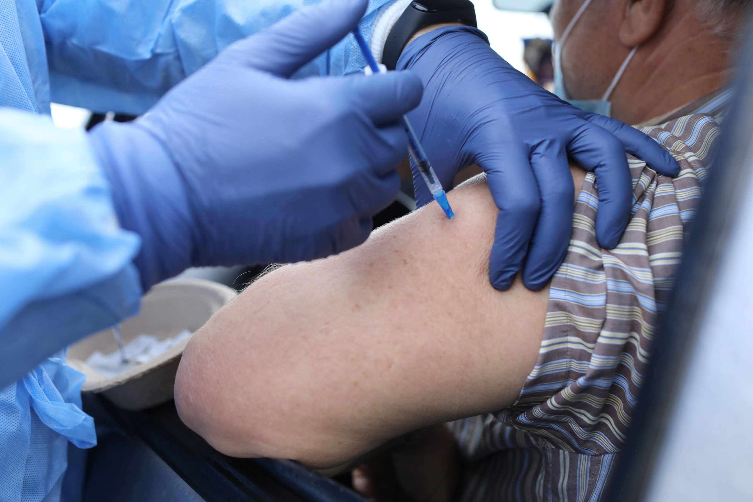 Bilanțul vaccinării: O nouă zi cu peste 100.000 de persoane vaccinate. Mai mult de 2,5 milioane de români au fost imunizați cu ambele doze