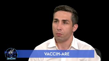 De ce doar persoanele vaccinate pot participa la unele activități, iar persoanele care au fost infectate cu COVID-19 nu. Explicația lui Valeriu Gheorghiță