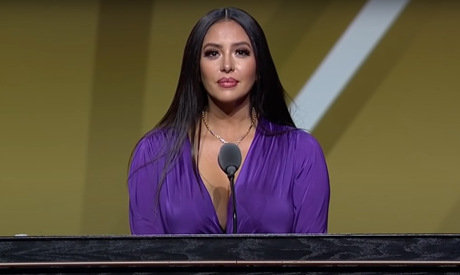 Kobe Bryant a fost introdus în Hall of Fame-ul baschetului. Discursul emoționant al soției sale. VIDEO