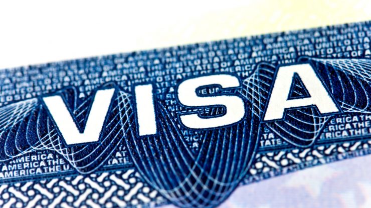 Aglomerație la Ambasada SUA. Tot mai mulți români dau interviuri pentru obținerea vizei