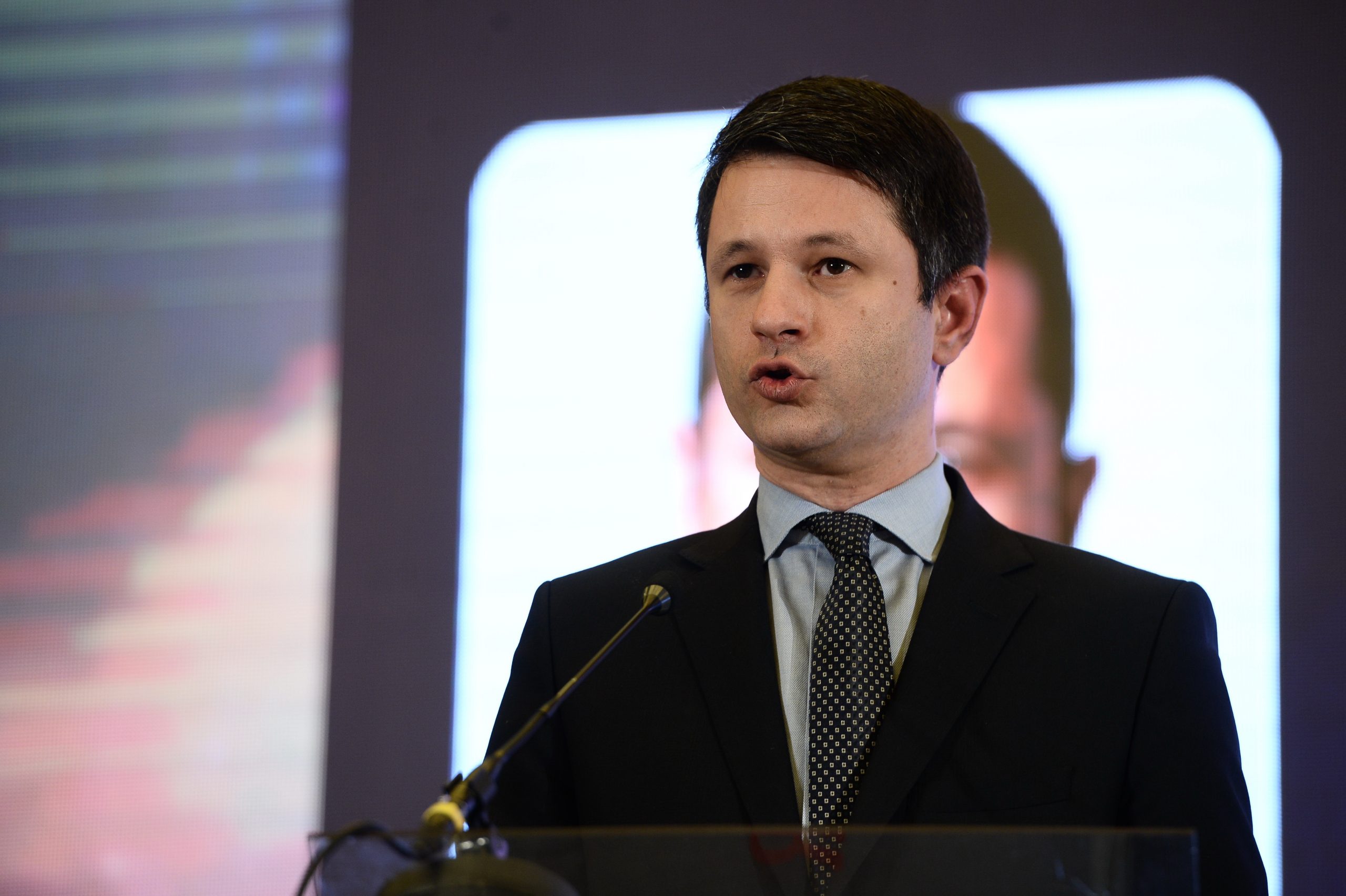 Iohannis încuviințează cererea de urmărire penală pe numele unui fost ministru din guvernul Cioloș. El e acuzat de fals în declarația de avere