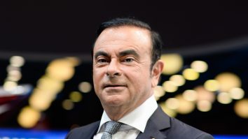 Tatăl și fiul care l-au ajutat pe fostul CEO al Renault-Nissan să fugă ilegal din Japonia au pledat vinovaţi