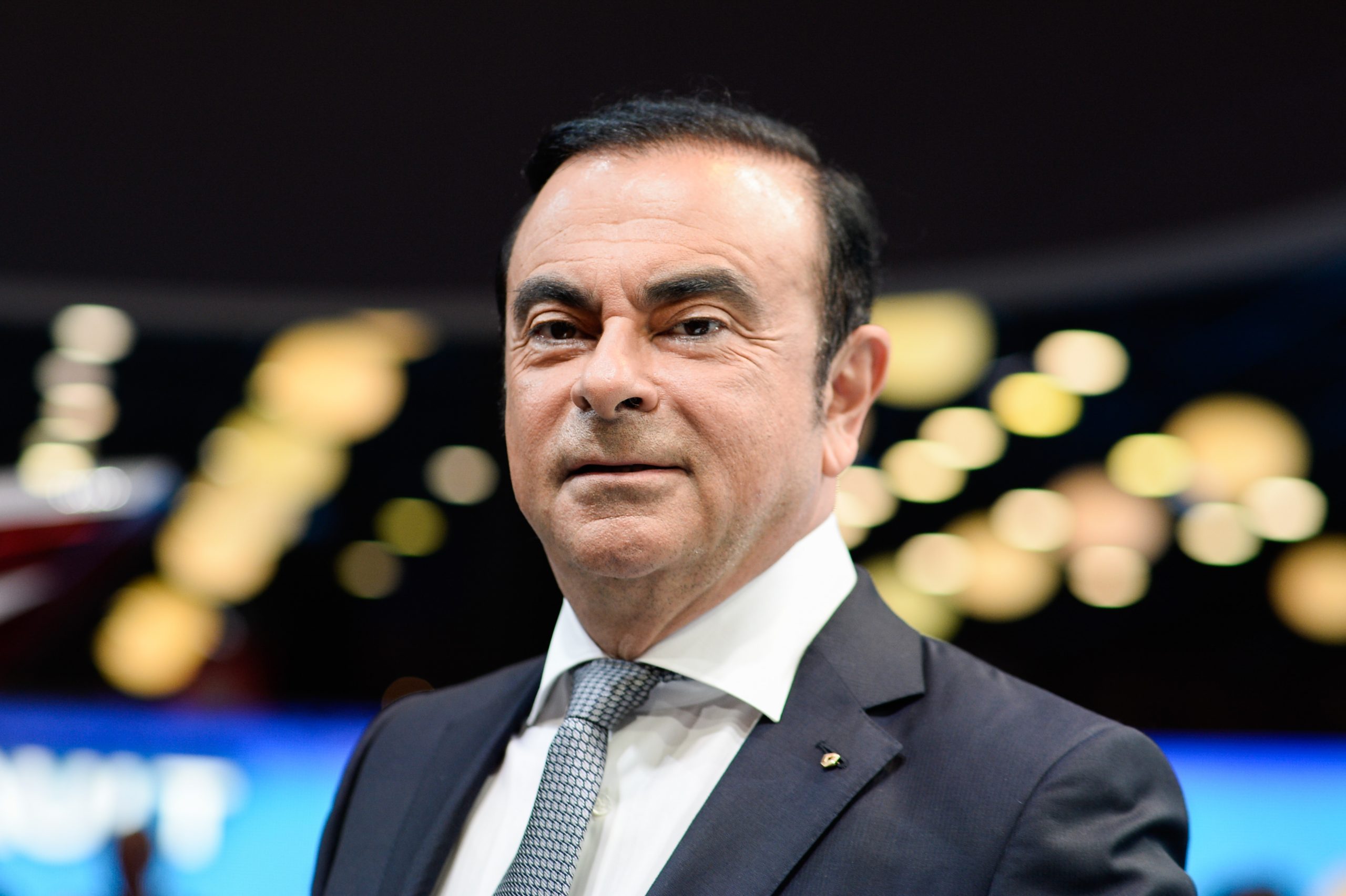 Tatăl și fiul care l-au ajutat pe fostul CEO al Renault-Nissan să fugă ilegal din Japonia au pledat vinovaţi