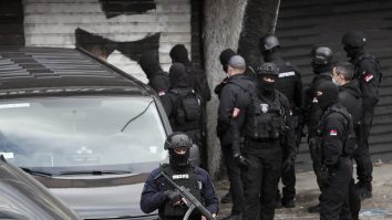 Infractori din toată lumea au fost prinși după ce au folosit o aplicație criptată și monitorizată de FBI