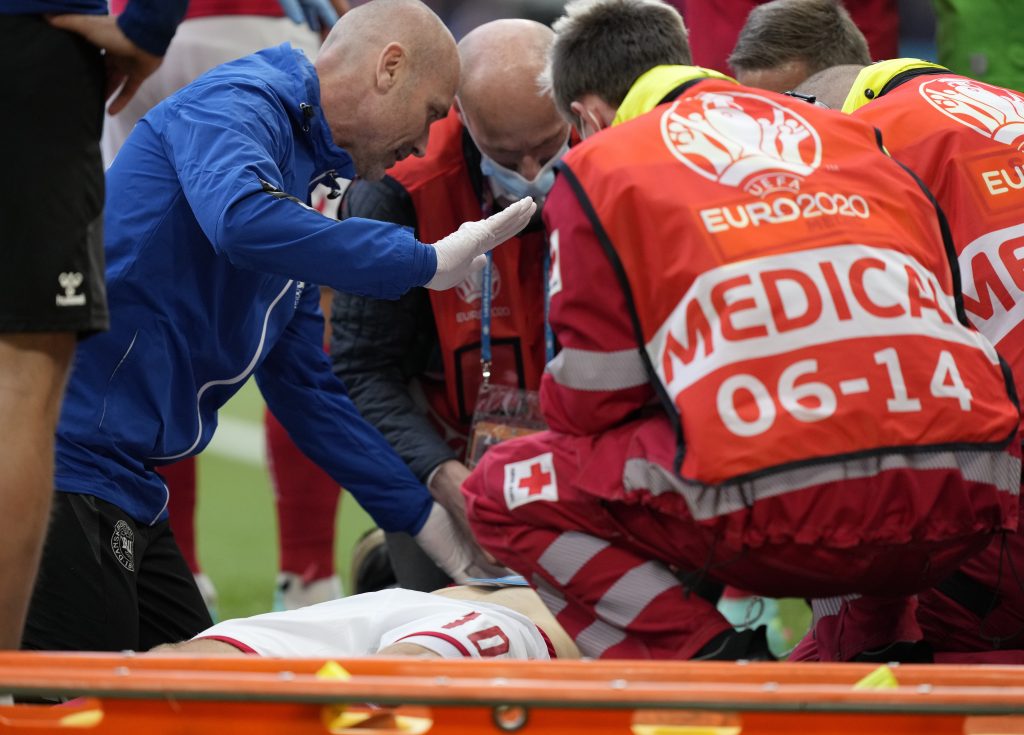 Christian Eriksen resuscitat pe teren de medici.