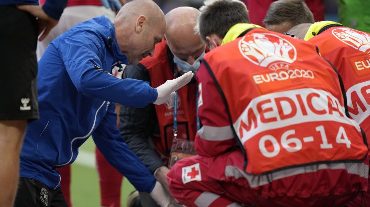 Christian Eriksen resuscitat pe teren de medici.