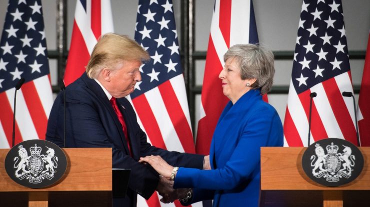 Cum a ironizat-o Trump pe Theresa May, fostul premier britanic: „Aş plăti 100.000 de lire sterline ca să nu o aud vorbind”