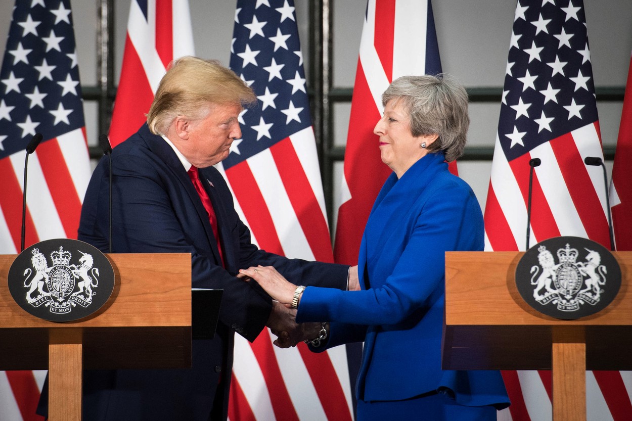Cum a ironizat-o Trump pe Theresa May, fostul premier britanic: „Aş plăti 100.000 de lire sterline ca să nu o aud vorbind”