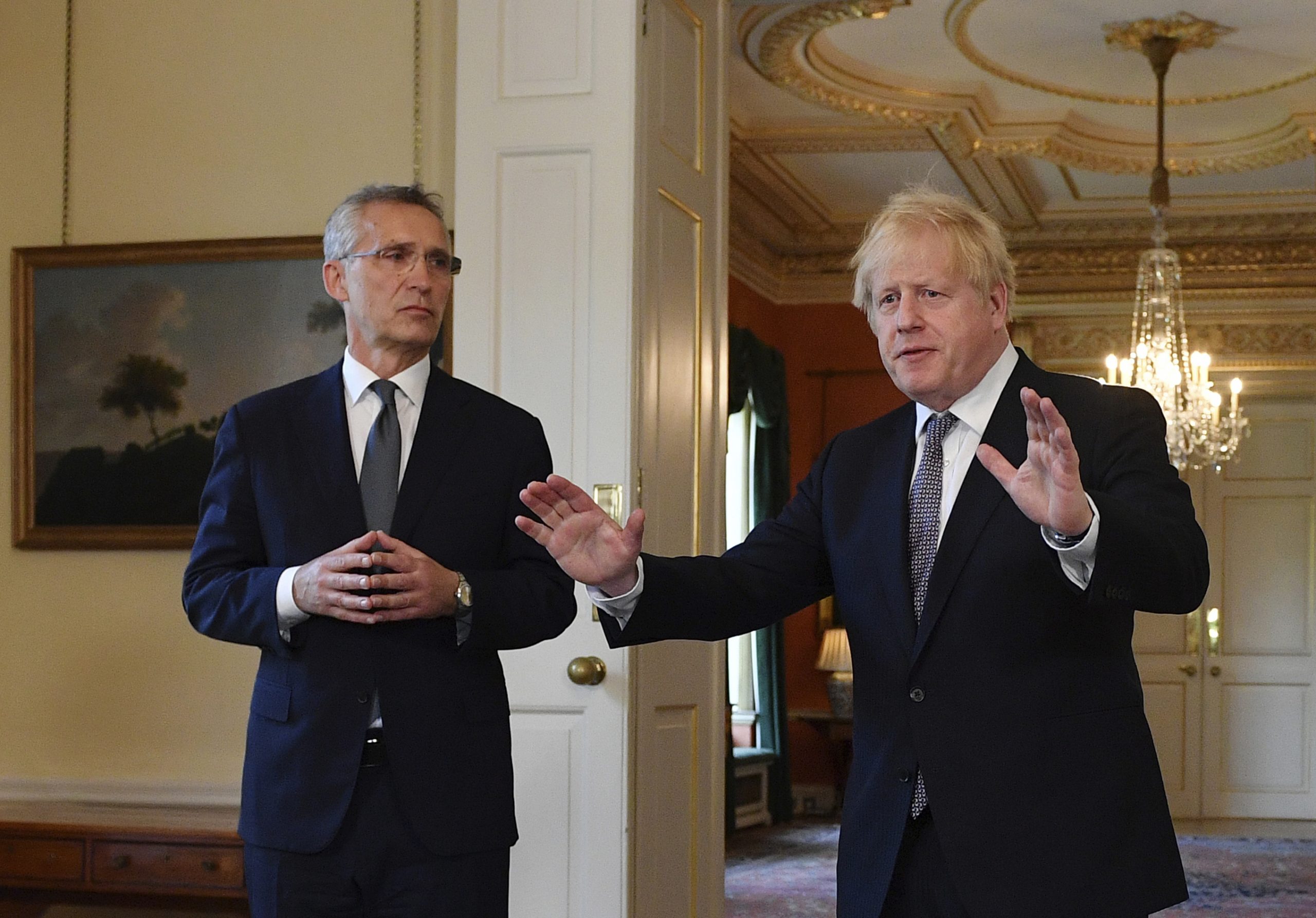 NATO pregătește sancțiuni mai dure pentru regimul de la Minsk. Jens Stoltenberg anunță mai multe exerciții militare