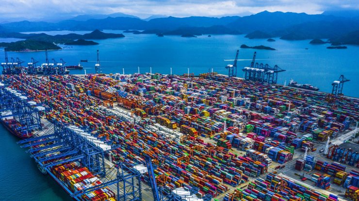 vedere aeriana cu portul yantian din china.