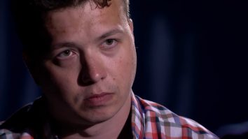 Roman Protasevici, interviu în lacrimi la televiziunea de stat din Belarus. Familia jurnalistului: „L-au forțat să spună ce e necesar”
