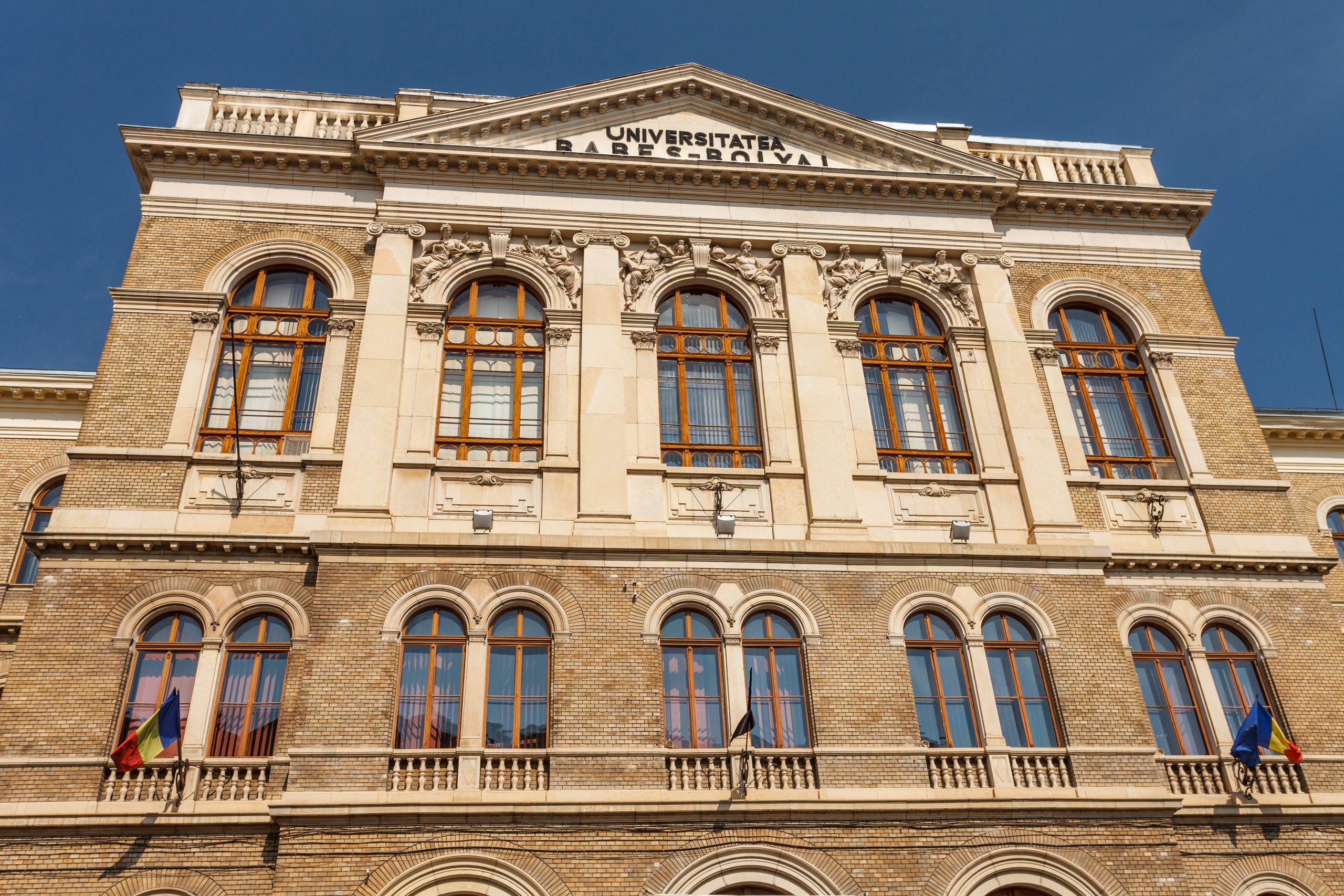 Studenții de la Universitatea Babeş-Bolyai din Cluj se întorc fizic în bănci din toamnă. Rector: „Să se pregătească pentru un scenariu clasic”