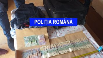 Trei bărbați, care se dădeau drept polițiști, intrau în casele oamenilor și furau bani. Cum arăta insigna. FOTO și VIDEO