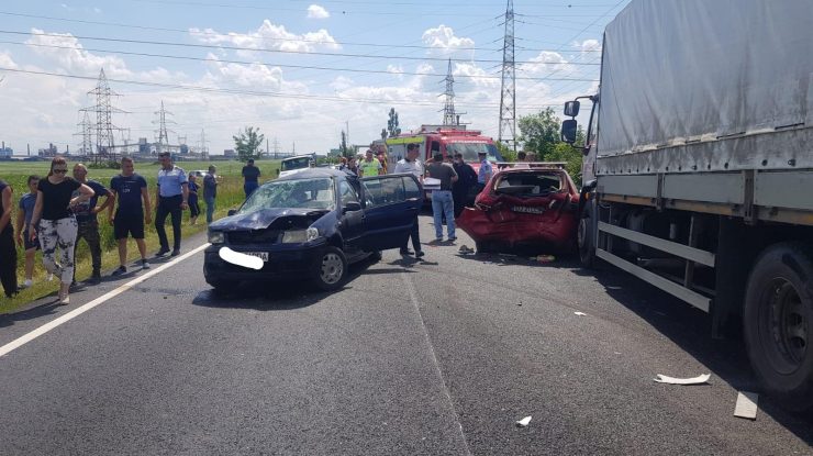 Accident grav în Slatina: Nouă persoane, implicate. Două fetițe, duse de urgență la spital. FOTO/VIDEO