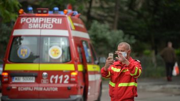 O cisternă cu 31 de tone de combustibil s-a răsturnat pe A3. Sunt scurgeri de carburant