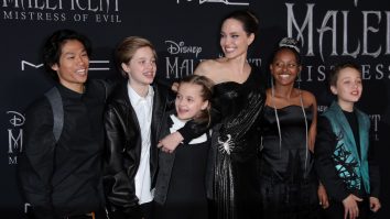 Celebrități care au adoptat copii vs. povești impresionante ale vedetelor care au fost înfiate în copilărie