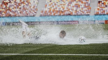 FOTO. Arena Naţională s-a transformat în piscină. Austria şi-a anulat antrenamentul de sâmbătă