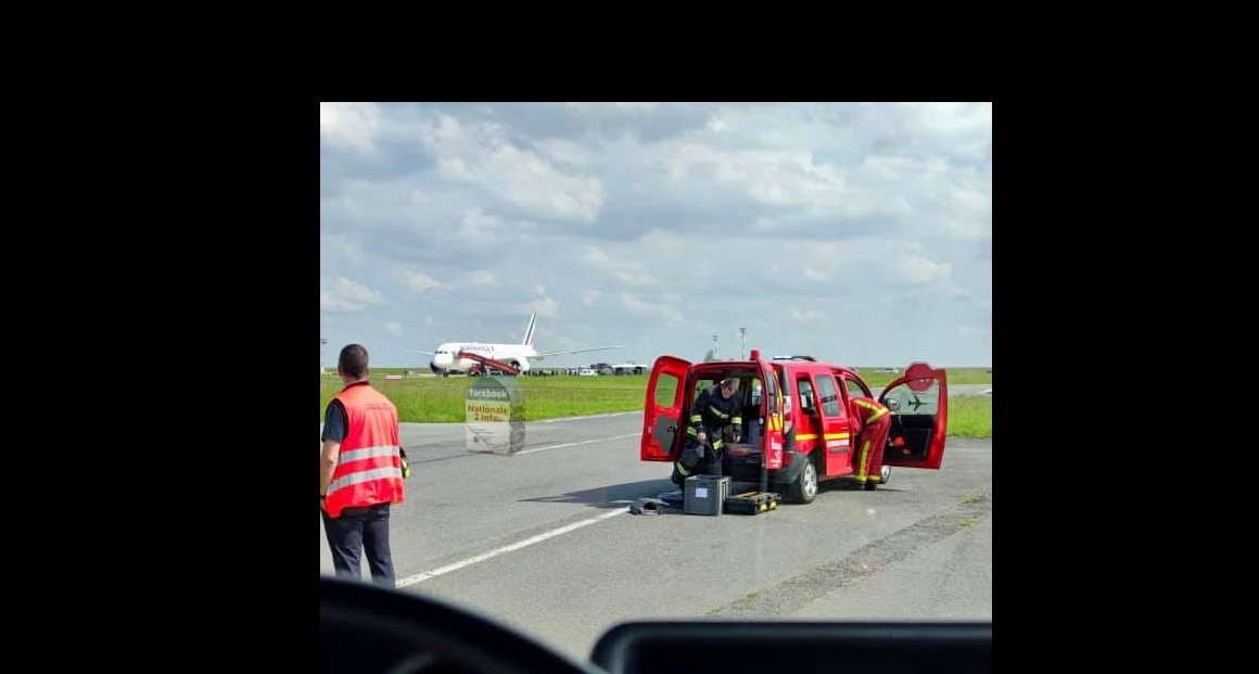 Alertă cu bombă la bordul unui avion Air France. Pasagerii au fost debarcați