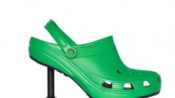Balenciaga lovește din nou. Saboți model Crocs cu toc, vânduți la prețuri de lux