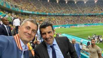 Dan Barna, ironizat după ce şi-a făcut selfie cu Luis Figo. Ce a scris preşedintele USR pe Facebook