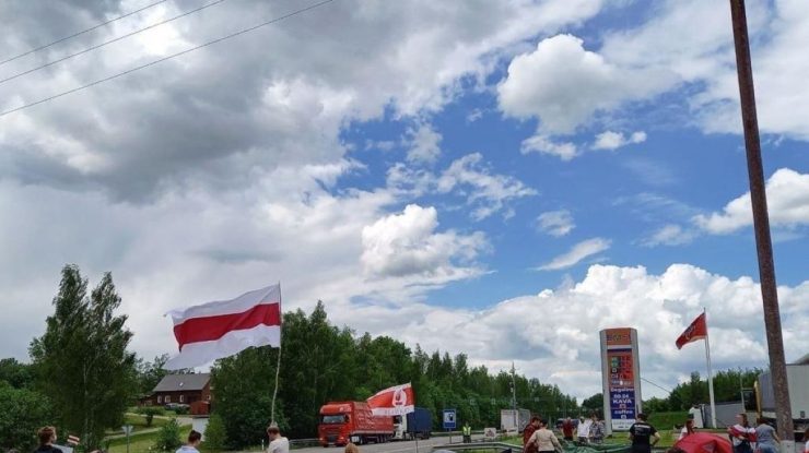 FOTO. Belarușii și-au pus corturile la granițele cu Polonia și Lituania. Aceștia cer sancțiuni împotriva lui Lukașenko și avertizează cu blocarea traficului