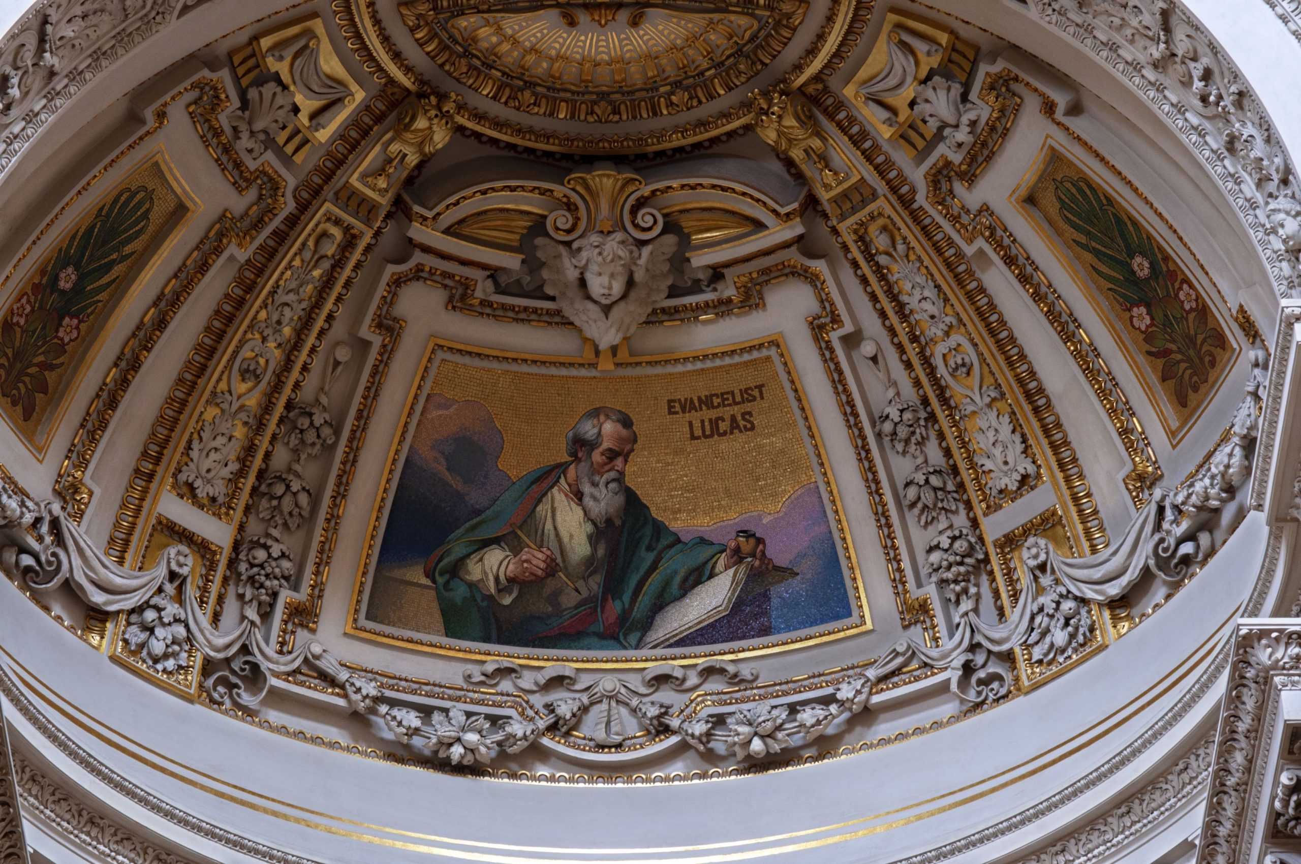 Ziua eroilor şi Înălţarea Domnului sunt sărbătorite joi. Tradiţii şi obiceiuri