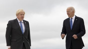 boris johnson si joe biden la summitul din 2021.