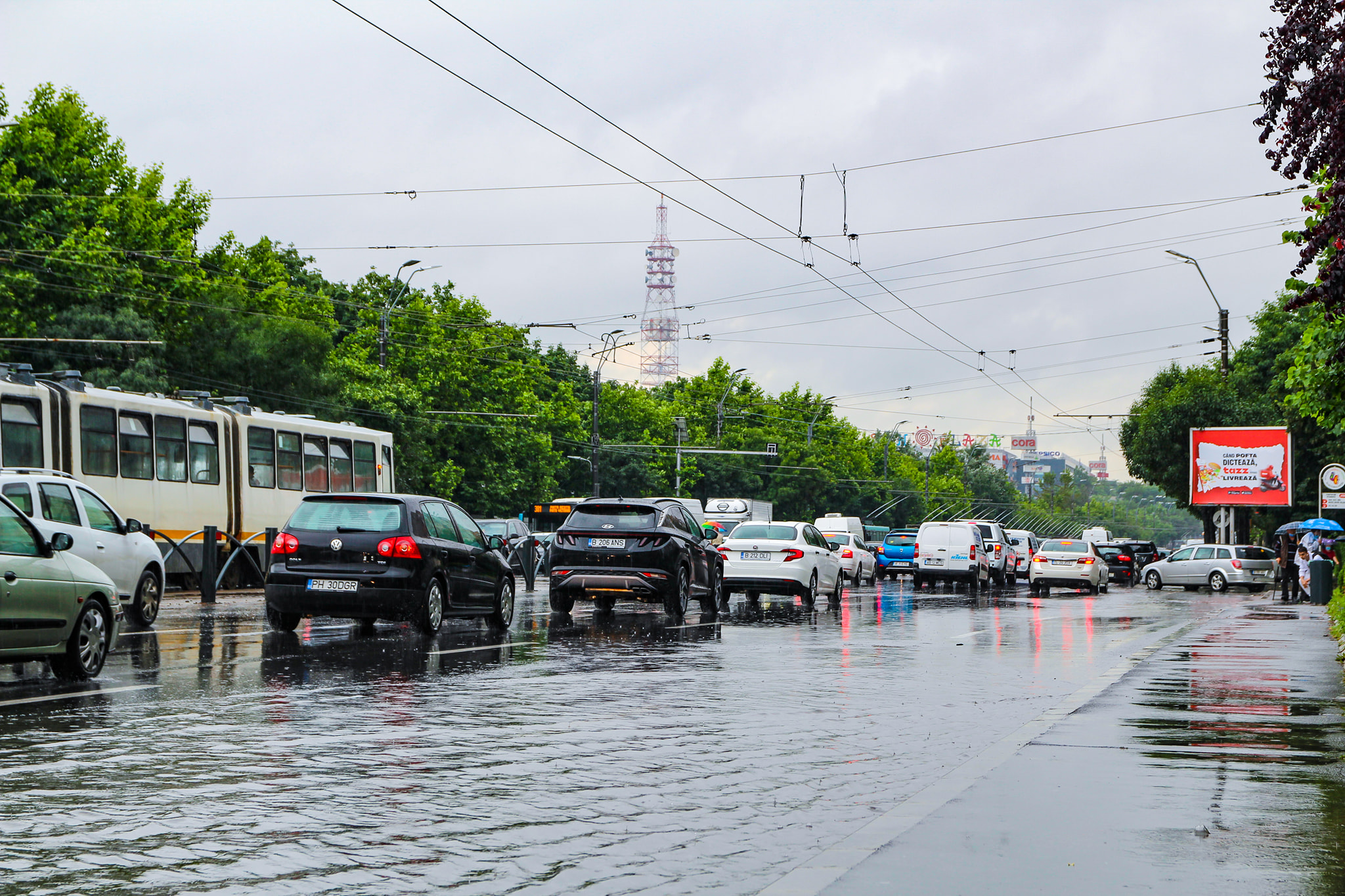 ANM: Cod galben de ploi și vânt în Bucureşti