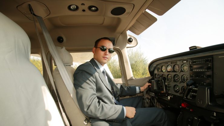 Cătălin Radu Prunariu, la manșa unui avion, în 2003.