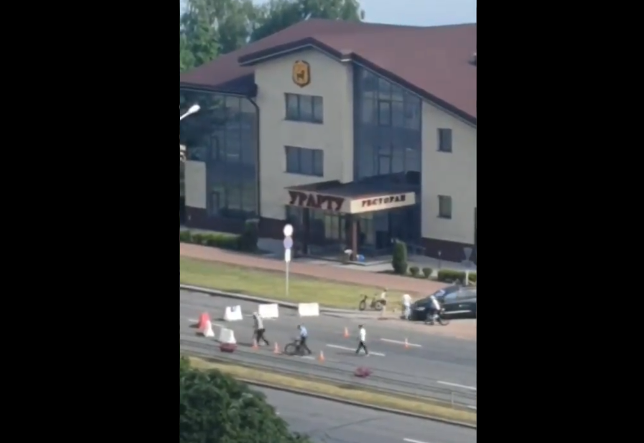 Dictatura din Belarus continuă. Trei participanți la competiția de triatlon de la Minsk au fost reținuți