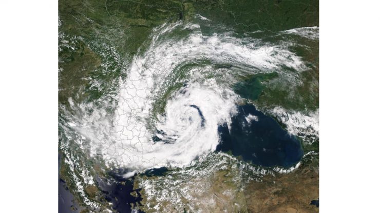 Ciclonul din Marea Neagră văzut din satelit. Fenomenul se apropie de România