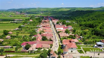 Comuna Ciugud văzută de sus într-o zi însorită.