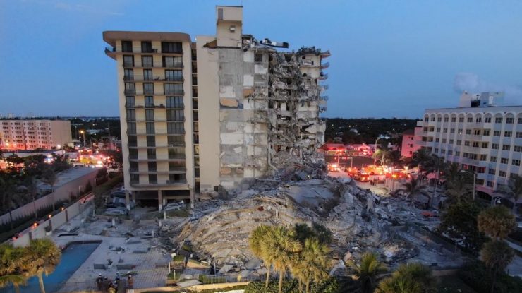 Ruinele clădirii prăbușite din Miami. Foto: Miami-Dade Fire Rescue