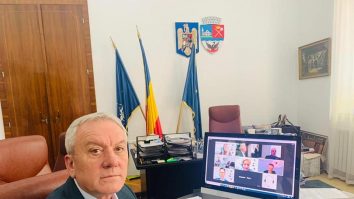 Constantin Toma, primarul municipiului Buzău, în biroul sau.