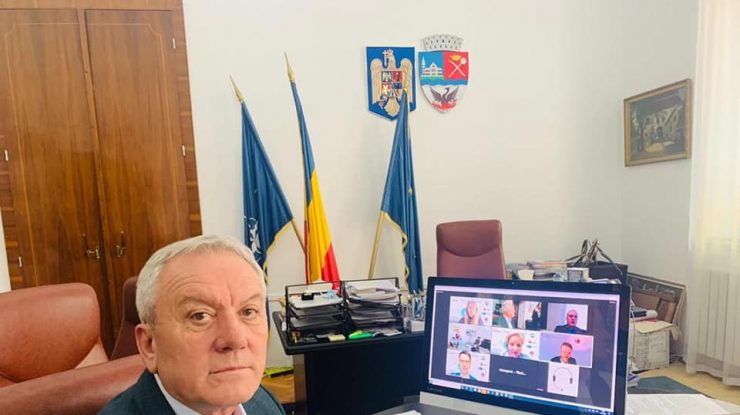 Constantin Toma, primarul municipiului Buzău, în biroul sau.