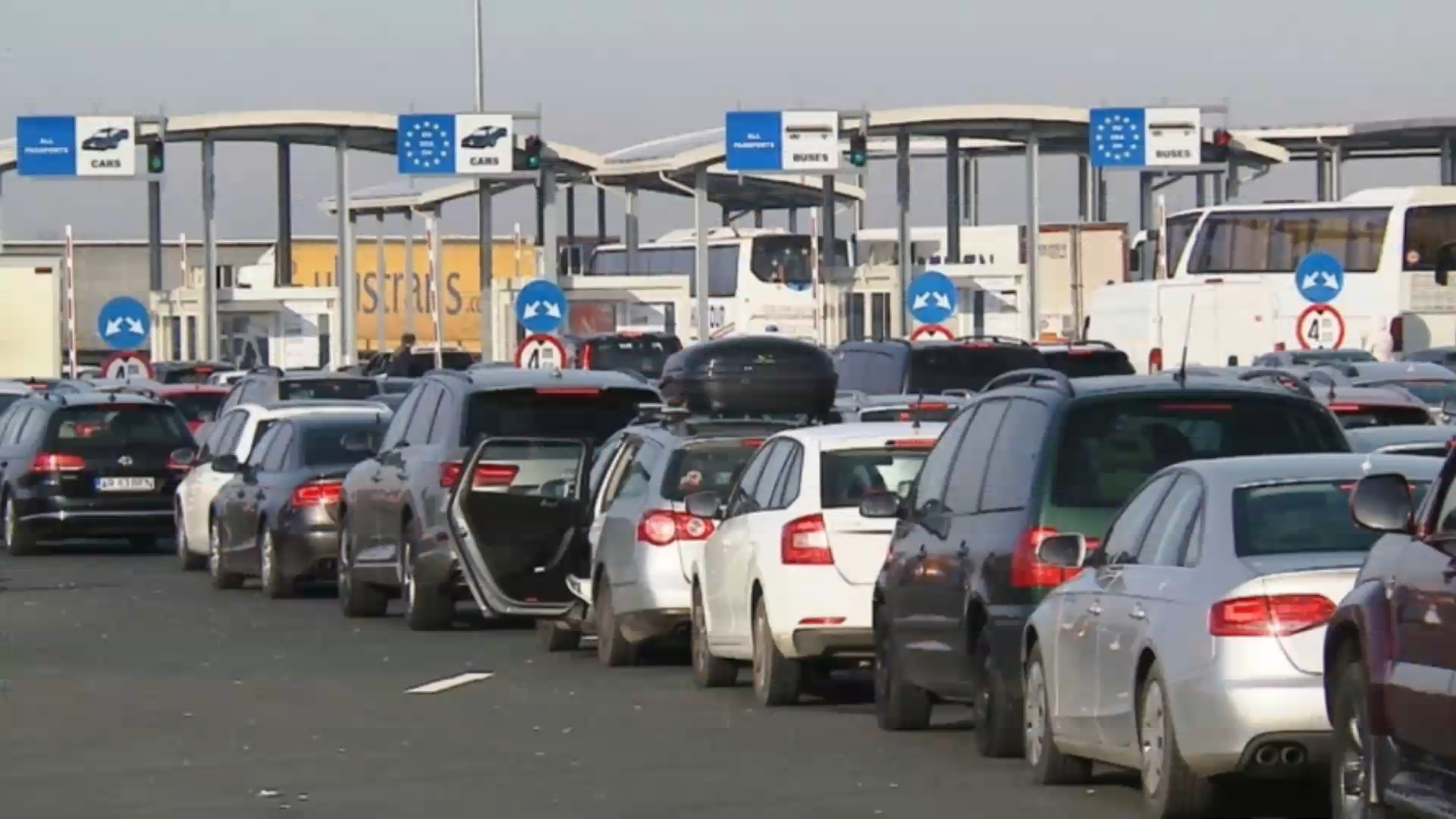 Cozi la intrarea în Grecia. Zeci de români au stat ore în şir în vama Kulata