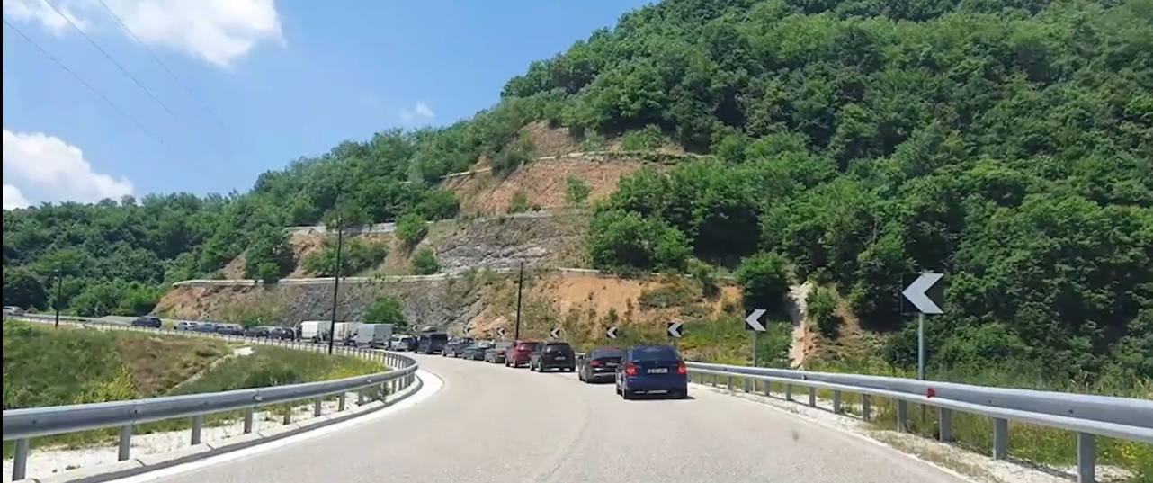 Avertizare MAE pentru românii care călătoresc în Grecia. Riscul rămâne în continuare ridicat