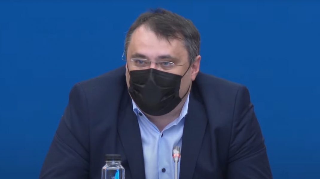 Trei angajaţi de la MFE au căzut cu liftul în gol două etaje când lucrau la PNRR. Incidentul, povestit de Ghinea