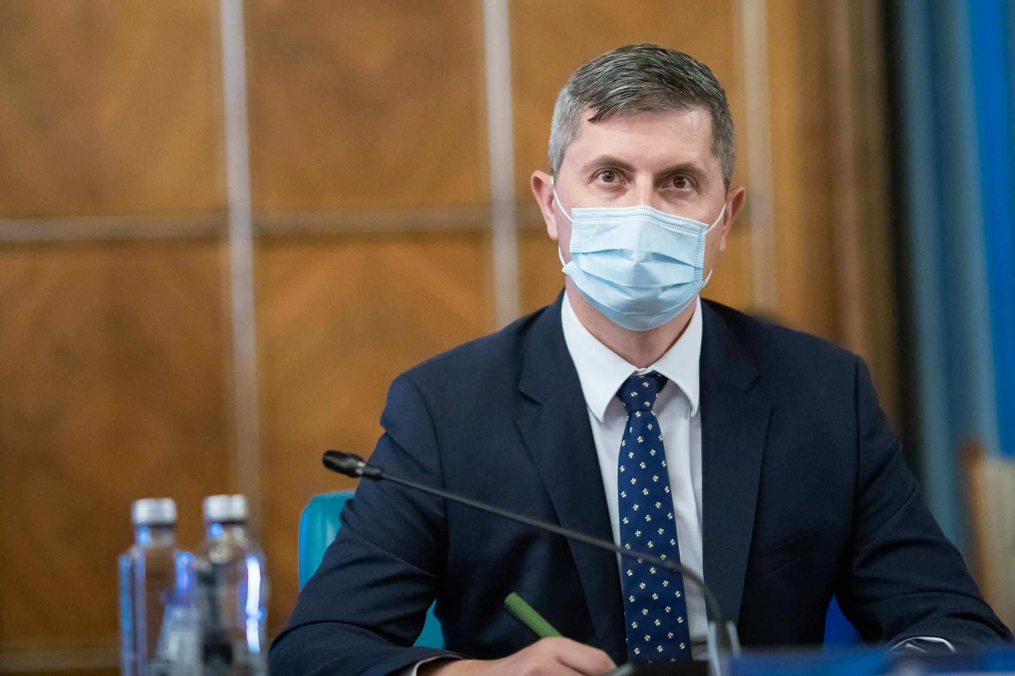 Noi restricții discutate în Guvern. Barna: „Persoanele vaccinate să meargă la mall în weekend, restul, în cursul săptămânii”