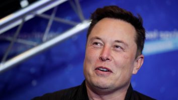 Elon Musk nu a plătit impozit pe venit în 2018, chiar dacă averea lui a crescut cu 14 miliarde de dolari. Care este motivul