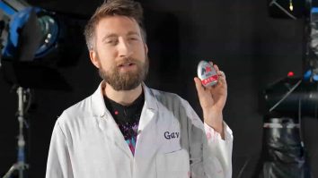 Vloggerul care a creat un experiment cu mentosane. Imaginile spectaculoase, filmate cu ajutorul unui braț robotizat