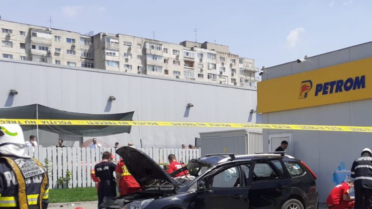 FOTO: Un tânăr a murit după ce o butelie a explodat. Starea celui de-al doilea tânăr din mașină