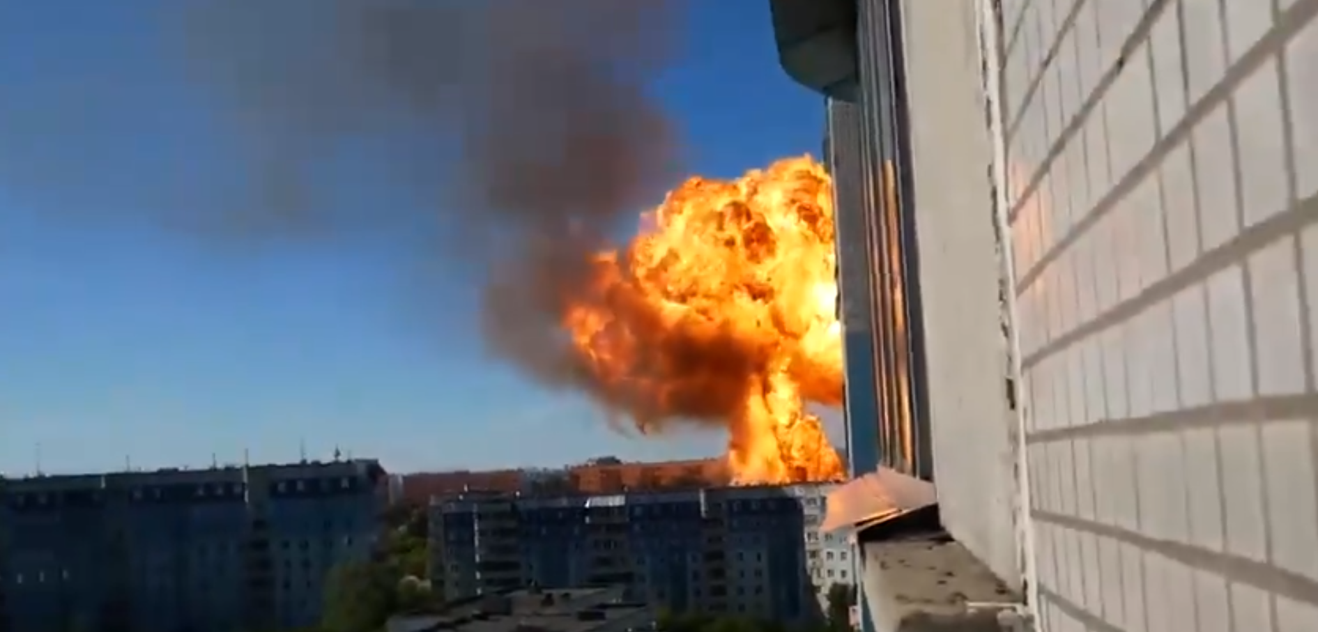 VIDEO. Mai multe cisterne cu benzină au explodat în orașul rusesc Novosibirsk. Cel puțin 22 de persoane au fost rănite